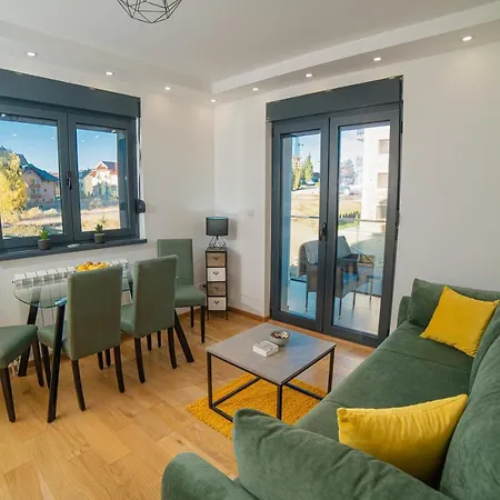 C'est La Vie Apartment
